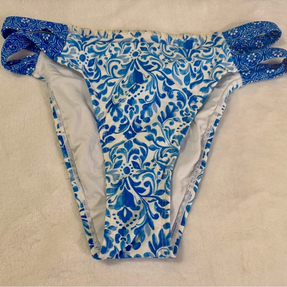 Boho Shell Stitch Halter Bikini Top & Cheeky Bottoms Set Size M - Picture 4 of 13